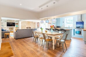 Dining - Polly's Folly, Swanage (Swanage)