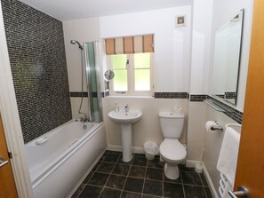 Shower - Hassop, Matlock - A Charming Retreat (Matlock)