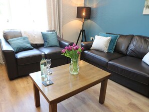 Living area - Hassop, Matlock - A Charming Retreat (Matlock)