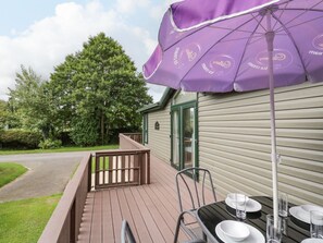 Outdoor dining - Daisy, Eardisland. 2 bedrooms. (Leominster)