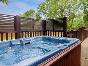 Outdoor spa tub - Deer Park Lodge 8 - Fawn Lodge, Chudleigh (Newton Abbot)