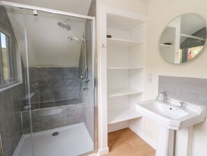 Shower - Losal, Cullipool, Isle Of Luing (Oban)