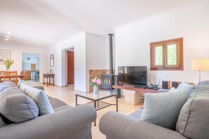 Living area - Holiday Home "Can Mares" with Mountain View, Pool, Air Conditioning & Garden (Illes Balears)