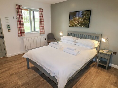 Charming Cherry Home in Cowbridge
