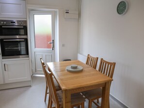 Dining - Jubilee Two Bedroom Bungalow Pet Free (Penrith)