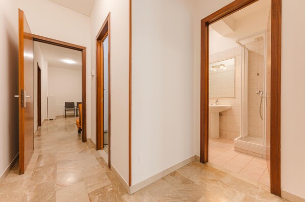 Apartment | Bathroom | Shower, hair dryer, bidet, towels