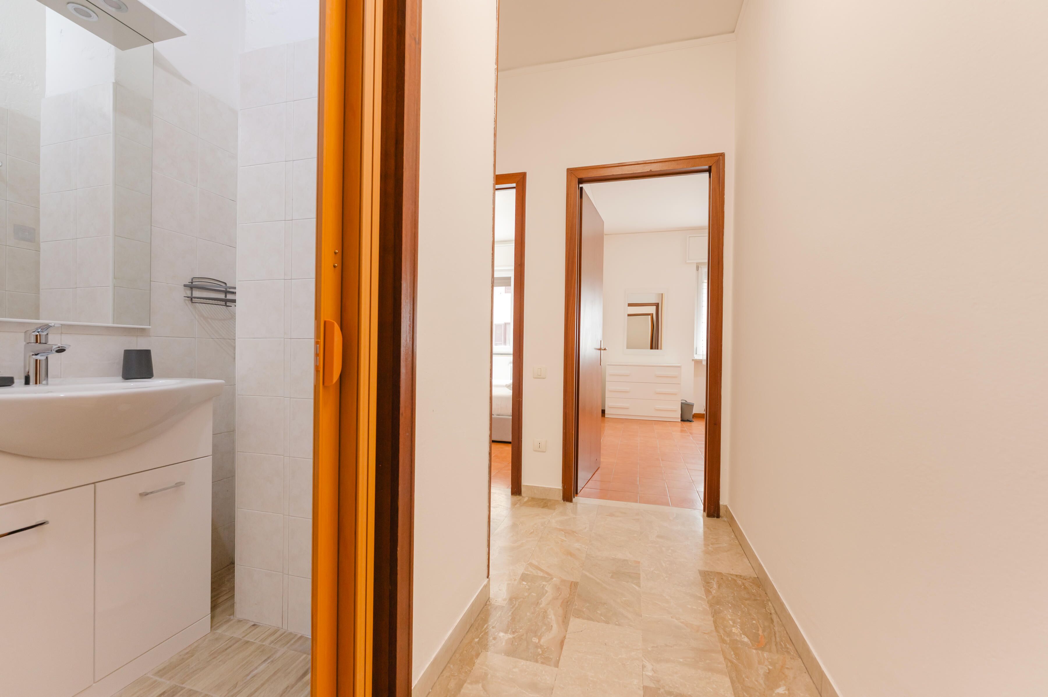 Apartment | Bathroom | Shower, hair dryer, bidet, towels