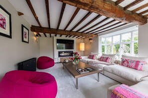 Living area - Hall O'Coole, Wrenbury (Nantwich)