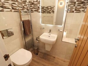 Shower - Lakes View Apartment 1 in Carnforth (Carnforth)