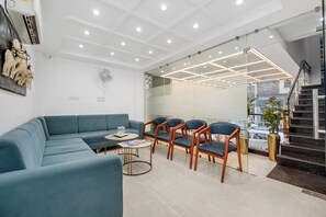 Living area - Continente Inn (Faizabad)