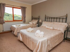 3 bedrooms, WiFi - Drainbyrion Farm House, Llanidloes (Llanidloes)