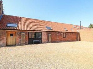 Exterior - The Long Barn, Lenwade (Norwich)