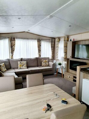 Living area - Shorefield Country Park Retreat (Milford on Sea)