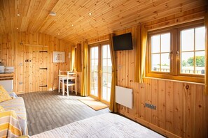 1 bedroom, WiFi - Head For the Hills Glamping Retreat (Carmarthen)