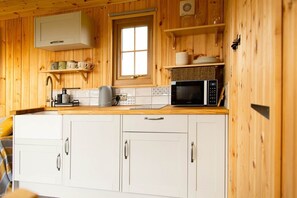 Private kitchen - Head For the Hills Glamping Retreat (Carmarthen)