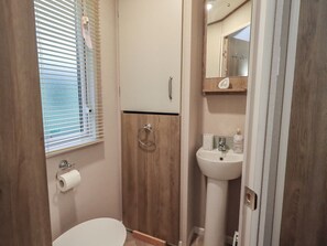 Shower - Charming Caravan at Foxwood Hideaway (Carnforth)