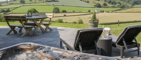 屋外ダイニングエリア