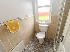 Shower - Mildred's Lodge, Felton (Morpeth)