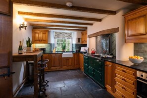 Private kitchen - CARRHOLME COTTAGE, hot tub, WiFi, in Settle (Settle)