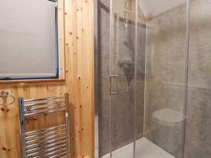 Shower - Ingleborough, Downham (Clitheroe)