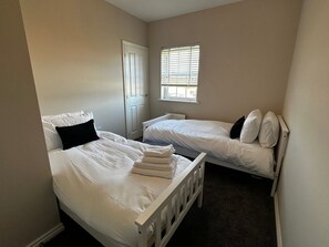 4 bedrooms, WiFi - High Mill House, Scalby (Scarborough)