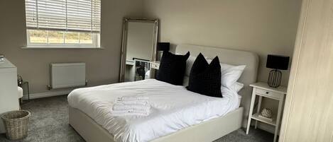 4 bedrooms, WiFi