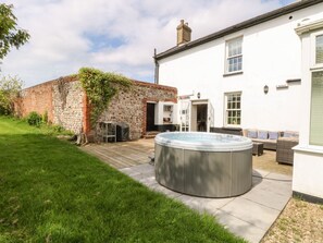 Terrace/patio - The Farmhouse in North Walsham (North Walsham)