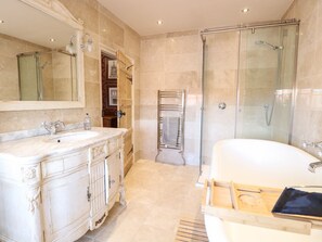 Shower - The Farmhouse in North Walsham (North Walsham)