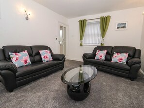 Living area - 4 Manor Garth near Withernsea. (Withernsea)