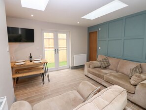 Living area - Charming Premium Cottage 7 (Durham)