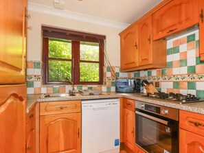 Dishwasher, highchair - Clematis - Lodge 16 Wadebridge (Wadebridge)