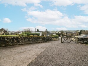 Property grounds - Swift Barn: A Cozy Escape in Gilcrux (Wigton)