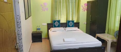 Deluxe Room | In-room safe, desk, laptop workspace, free WiFi