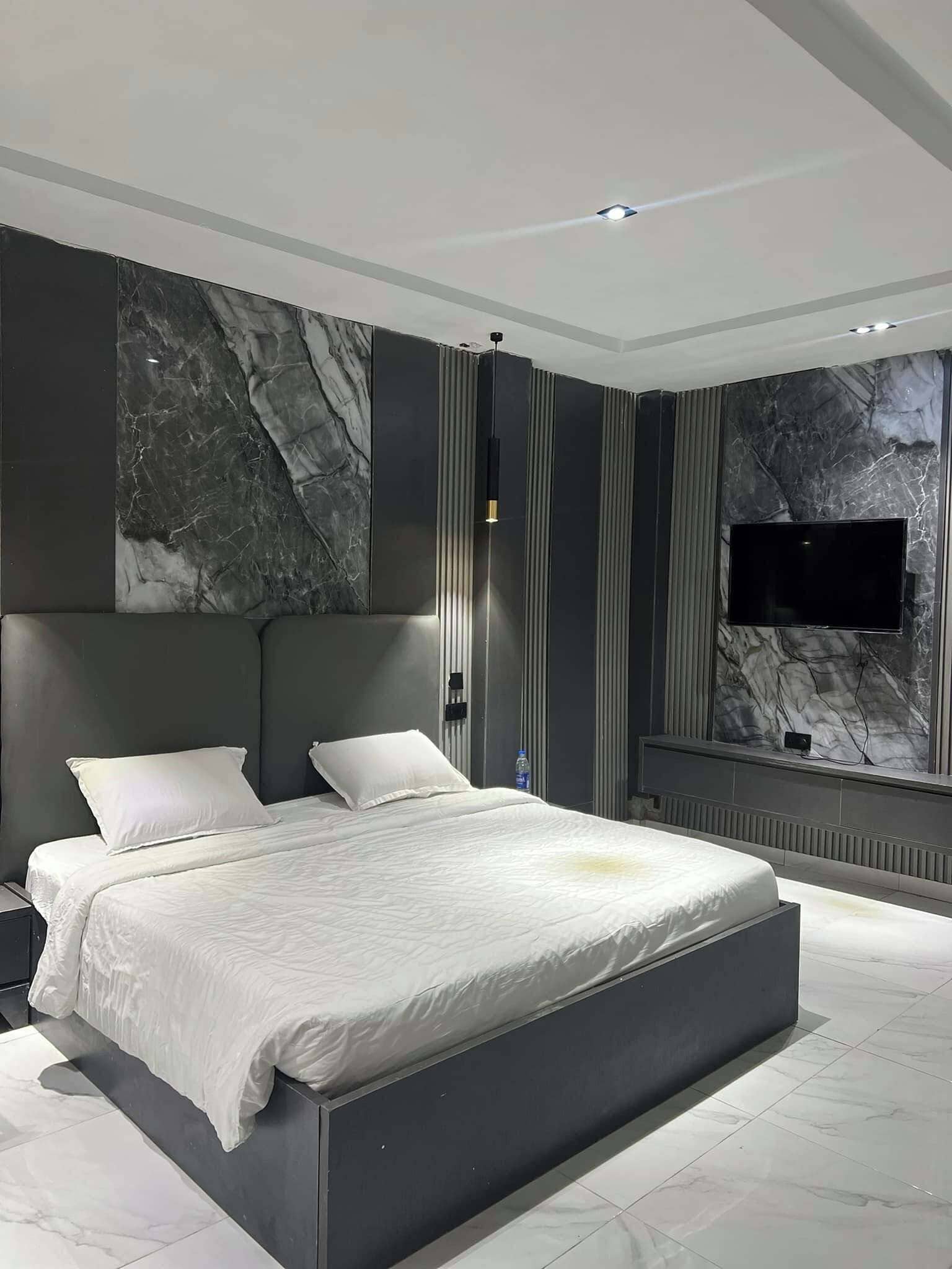 Habitación económica, balcón, vistas a la ciudad