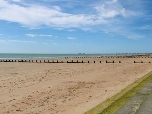 Beach nearby - Dymchurch Bungalow, Dymchurch (Romney Marsh)