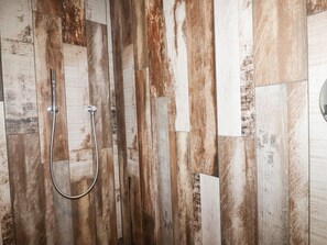 Shower - Woodlands Close, Padstow (Padstow)