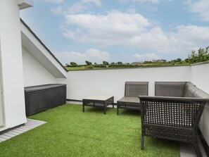 Terrace/patio - Woodlands Close, Padstow (Padstow)