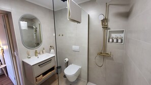 Hair dryer, towels, soap, toilet paper - Holiday House Likarija ⭐️⭐️⭐️⭐️ (Lički Novi)