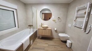 Hair dryer, towels, soap, toilet paper - Holiday House Likarija ⭐️⭐️⭐️⭐️ (Lički Novi)