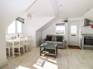 Living area - Charming Sandunes 1 Retreat in Camber (Rye)