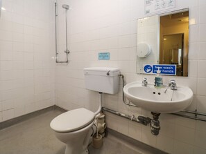 Shower - Glyntawe Outdoor Centre, Powys (Abertawe)