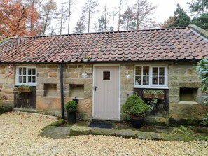 A stone cottage with a tiled roof, a wooden door, and windows with white frames. - Maltkiln House Annexe, Stokesley (Middlesbrough)