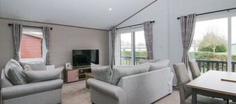 Peony: A Cozy Getaway in Eardisland