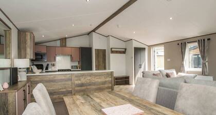 Peony: A Cozy Getaway in Eardisland