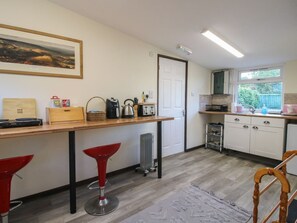 Private kitchen - Sharon's Shepherd Hut, Knockin (Oswestry)