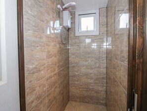 Shower - Sharon's Shepherd Hut, Knockin (Oswestry)