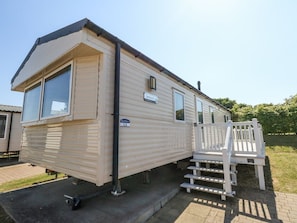 A mobile home with a ramp, a porch, and a window. - 13 Sunset Terrace, Poole (Poole)