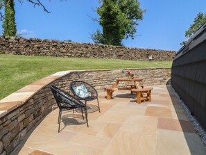 Outdoor dining - Ogden: Charming Home in Clitheroe (Nelson)