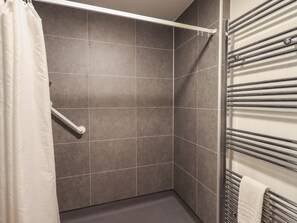 Shower - Jubilee First-floor Twin Bedroom (Penrith)