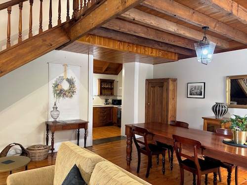Heritage Retreat in heart of Clare, close to cafes & eateries. Sleeps 4